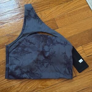 Alphalete sports bra